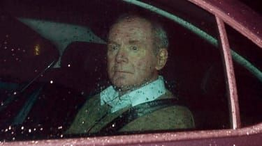BELFAST, NORDIRLAND - JANUARI 09: Martin McGuinness lämnar Stormont Castle i dag efter sin avgång som Nordirlands vice förste minister den 9 januari 2017 i Belfast, North