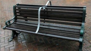 Bournemouth-„Anti-Obdachlosen“-Bars auf Bänken sollen entfernt werden