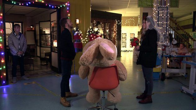 Coronation Street Shona i David odtwarzają swój ślub