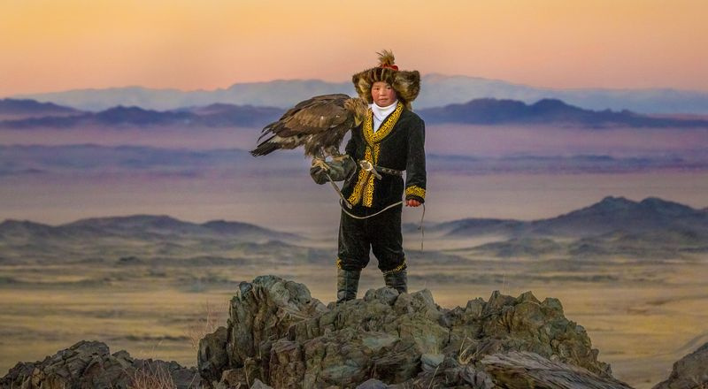 TV Tonight the Eagle Huntress met haar steenarend.