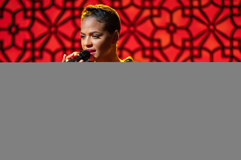 TV hoje à noite Christina Milian interpreta a cantora Erica.