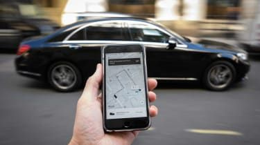 Hvorfor Uber-chauffører sagsøger Sadiq Khan