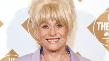 Barbara Windsor se udeležuje podelitve UK Theatre Awards 2015