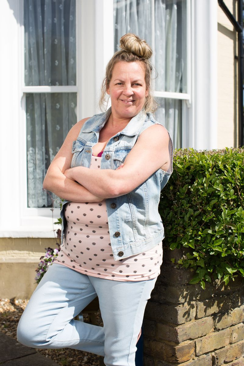 Lorraine Stanley kaip Karen Taylor