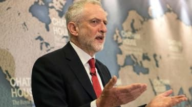 Poziția mai blândă a lui Jeremy Corbyn la Brexit îl aduce mai aproape de numărul 10?