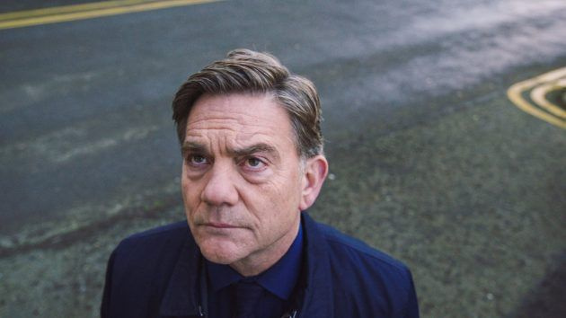 Holby Guy Self regresa
