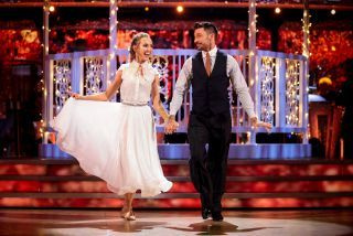 „Strictly Come Dancing” anunță o listă strălucitoare de celebrități pentru turneul live din 2022