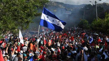 Mii de persoane marșează în Honduras după disputate alegeri prezidențiale