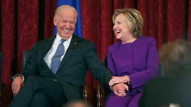 Donald Trump a Joe Biden v „rétorickom septuagenárskom údere“
