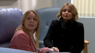 Charity y Vanessa tienen miedo en Emmerdale