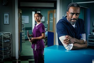 Charles Venn ja Adele James Jacobi ja Tina rollis filmis Casualty.