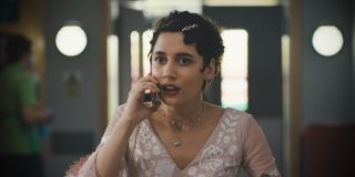 Vedeta „Casualty” Olivia D’Lima tachinează mai multe șocuri de nuntă în magazin