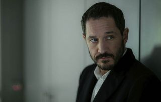 Ο σταρ του Doctor Foster, Bertie Carvel, δίνει αυτή τη ζωτική ενημέρωση για τη σειρά 3