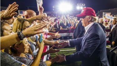 Preverjanje dejstev: resnica za priljubljenost Donalda Trumpa
