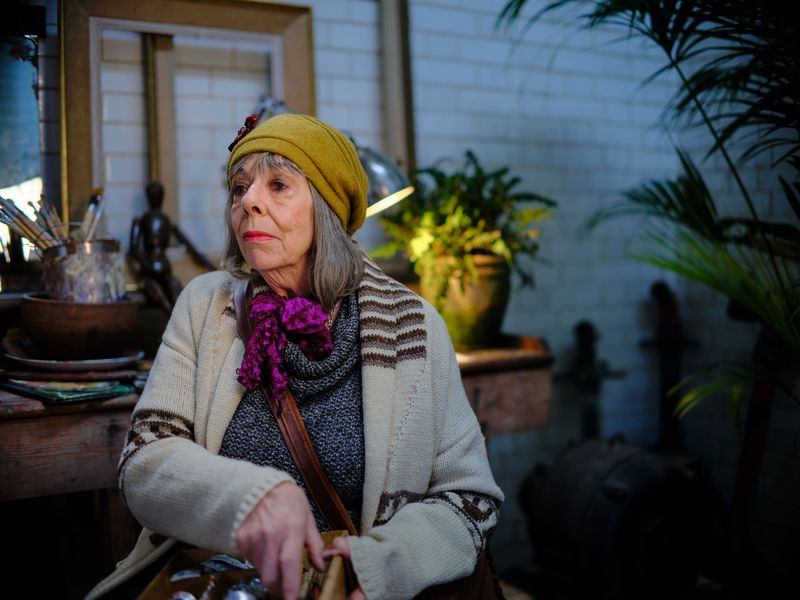 Τηλεόραση απόψε Frances De La Tour ως Adelaide Tempest.