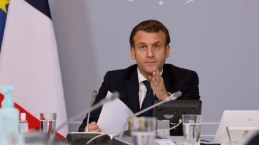 Wyjaśnienie: spór Emmanuela Macrona z Pakistanem o legitymacje szkolne dla dzieci muzułmańskich