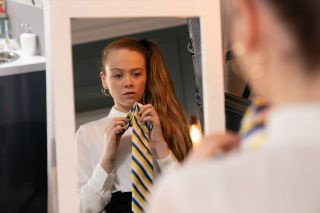 Les fans de Hollyoaks craignent pour Juliet alors qu'elle continue de travailler pour le mal Jordan