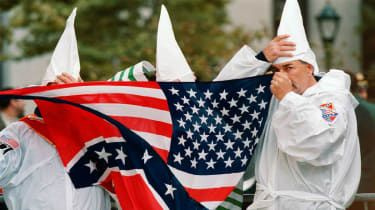 Hoods off: Οι Anonymous αποκαλύπτουν επιτέλους τη λίστα Ku Klux Klan