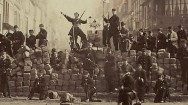 Briefing: Comuna din Paris