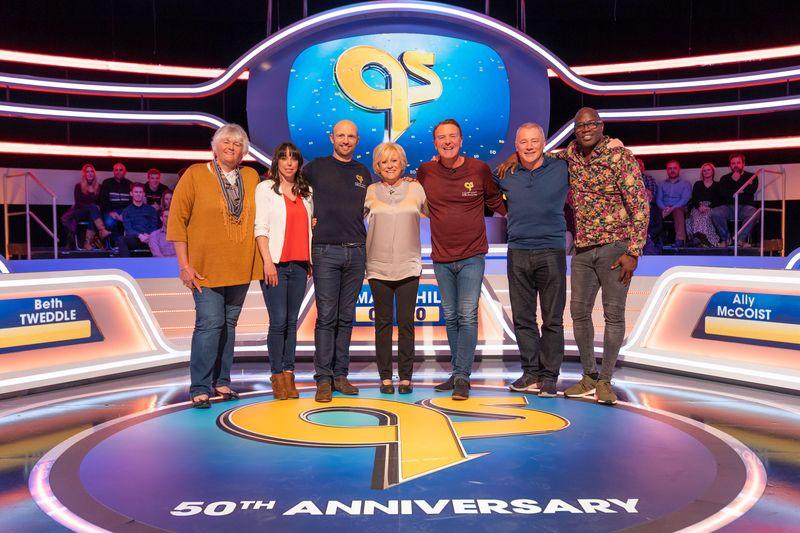 Η Sue Barker φιλοξενεί την 50η επετειακή ειδική του A Question of Sport νωρίτερα φέτος. Υπήρχε και ντοκιμαντέρ για την παράσταση