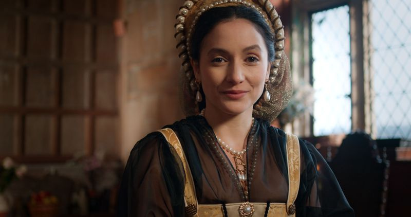 TV în seara asta Rafaelle Cohen joacă rolul Annei Boleyn.