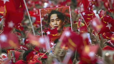 Aung San Suu Kyi izvēlas palīgu, lai kļūtu par Mjanmas prezidentu