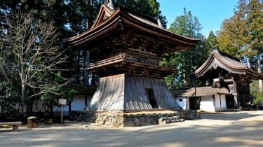 Japāņu mūks iesūdz tiesā templi, sakot, ka darbs viņam izraisīja depresiju