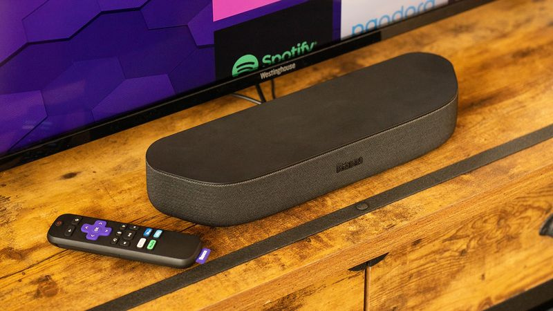 „Roku Streambar“ yra 129 USD vertės garso juosta, kurią sudaro keturi garsiakalbiai ir jungiama per HDMI.