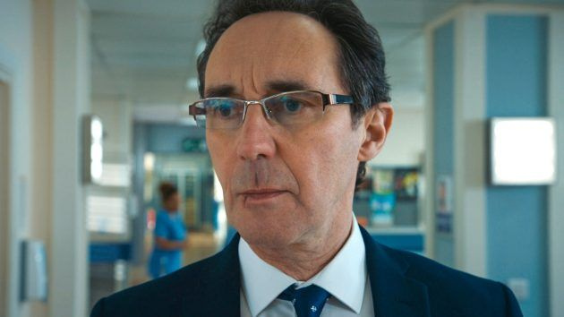 Guy Henry mängib Holbys Henrik Hanssenit