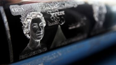 Bancnotele de 50 de lire sterline vor rămâne în ciuda reclamației privind spălarea banilor