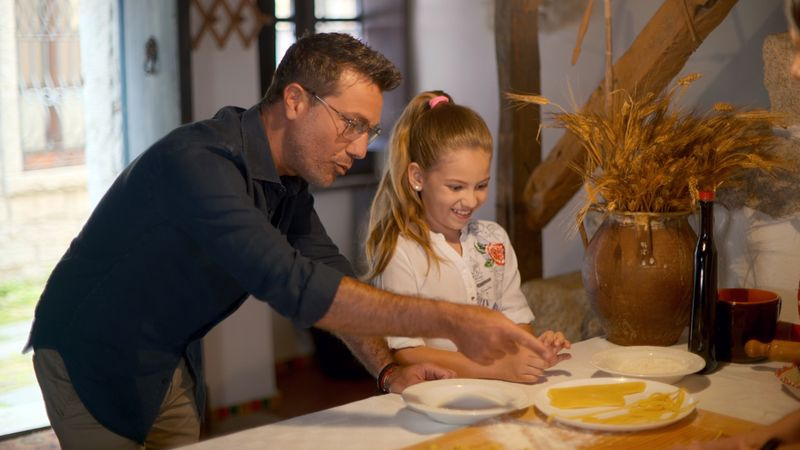 TV heute Abend Gino und Tochter Mia machen Pasta