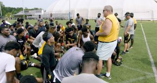 La nuova serie di docu 'The Cost of Winning' sarà prodotta da Michael Strahan