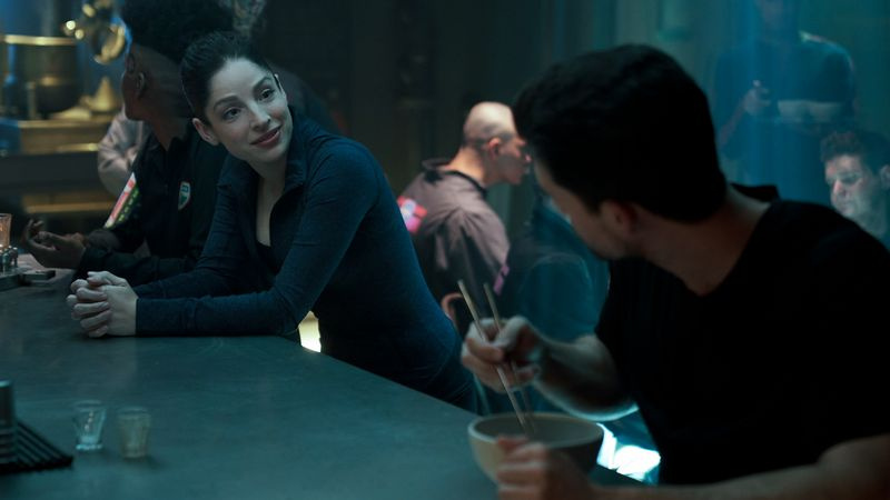 Mult noroc să-ți scapi din cap această imagine din sezonul 5 din „The Expanse”.