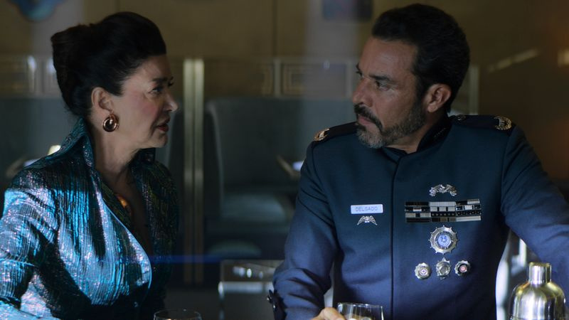 Michael Irby și Shohreh Aghdashloo în sezonul 5 al