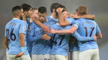   Manchester City-spillere feirer målet sitt i 1-0-seieren over Brighton 13. januar