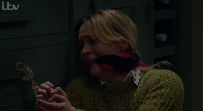 Vanessa prise en otage par Pierce à Emmerdale ITV