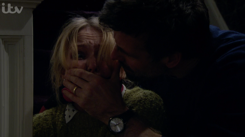 Vanessa prise en otage par Pierce à Emmerdale ITV