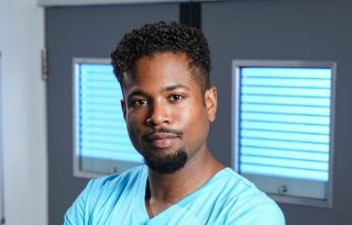 Marcus Griffiths interpreta a Xavier Duval en Holby City