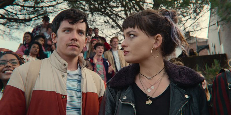 Τηλεοπτική απόψε η Asa Butterfield ως Otis και η Emma Mackey ως Maeve.