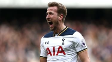 Dulux își bate joc de Spurs după ce a semnat ca sponsor