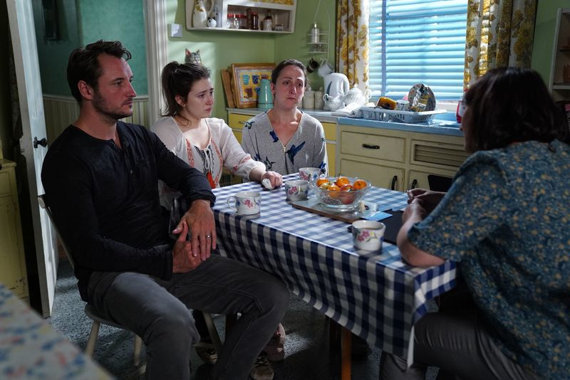 Η EastEnders Bex μιλάει με τον ψυχολόγο της