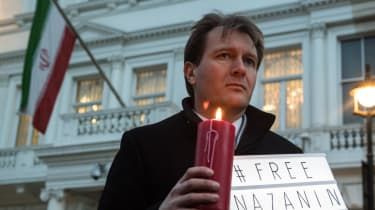 Richard Ratcliffe under en valvaka utanför Irans ambassad i London