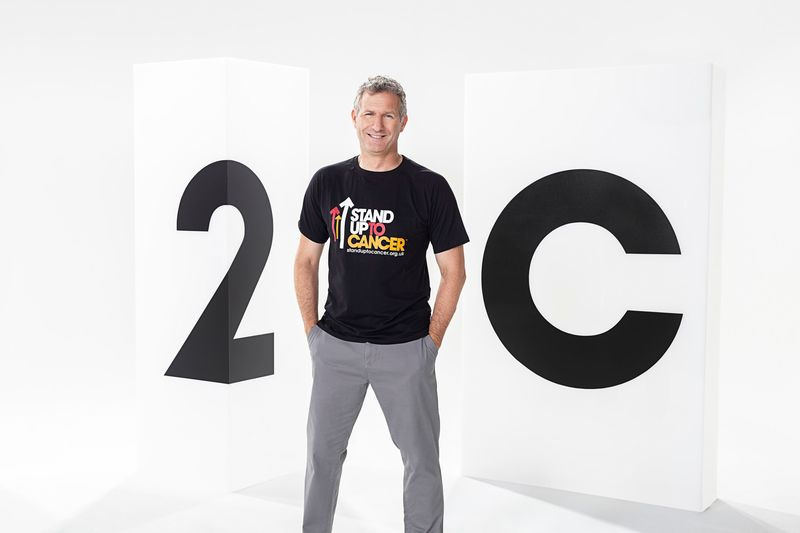 TV šį vakarą Adam Hills.