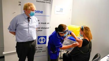 Boris Johnson na kliniki za cepiva
