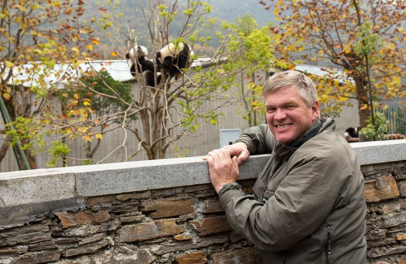 TV heute Abend Ray Mears mit einem Paar Riesenpandas.