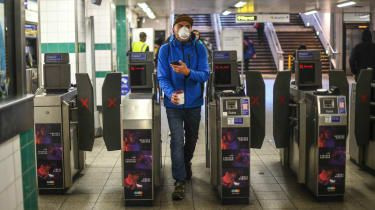 Apvienotajā Karalistē reģistrēts lielākais transporta izmantošanas pieaugums kopš pandēmijas sākuma