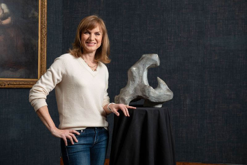 Τηλεόραση απόψε η Fiona Bruce με ένα πιθανό γλυπτό του Henry Moore.