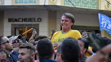 VIDEO: Brasiliansk presidentkandidat knivhuggen vid demonstration