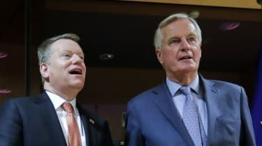 Dogovor o brexitu bi lahko bil sklenjen v štirih tednih po treh telefonskih klicih, ki bi 'odklenili' pogovore