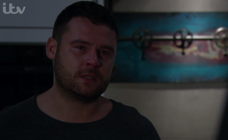 Ο Emmerdale Aaron Dingle κλαίει πάνω από τον Ben